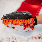 manusa cu doua fete portocaliu cu spuma pentru spalarea masinii